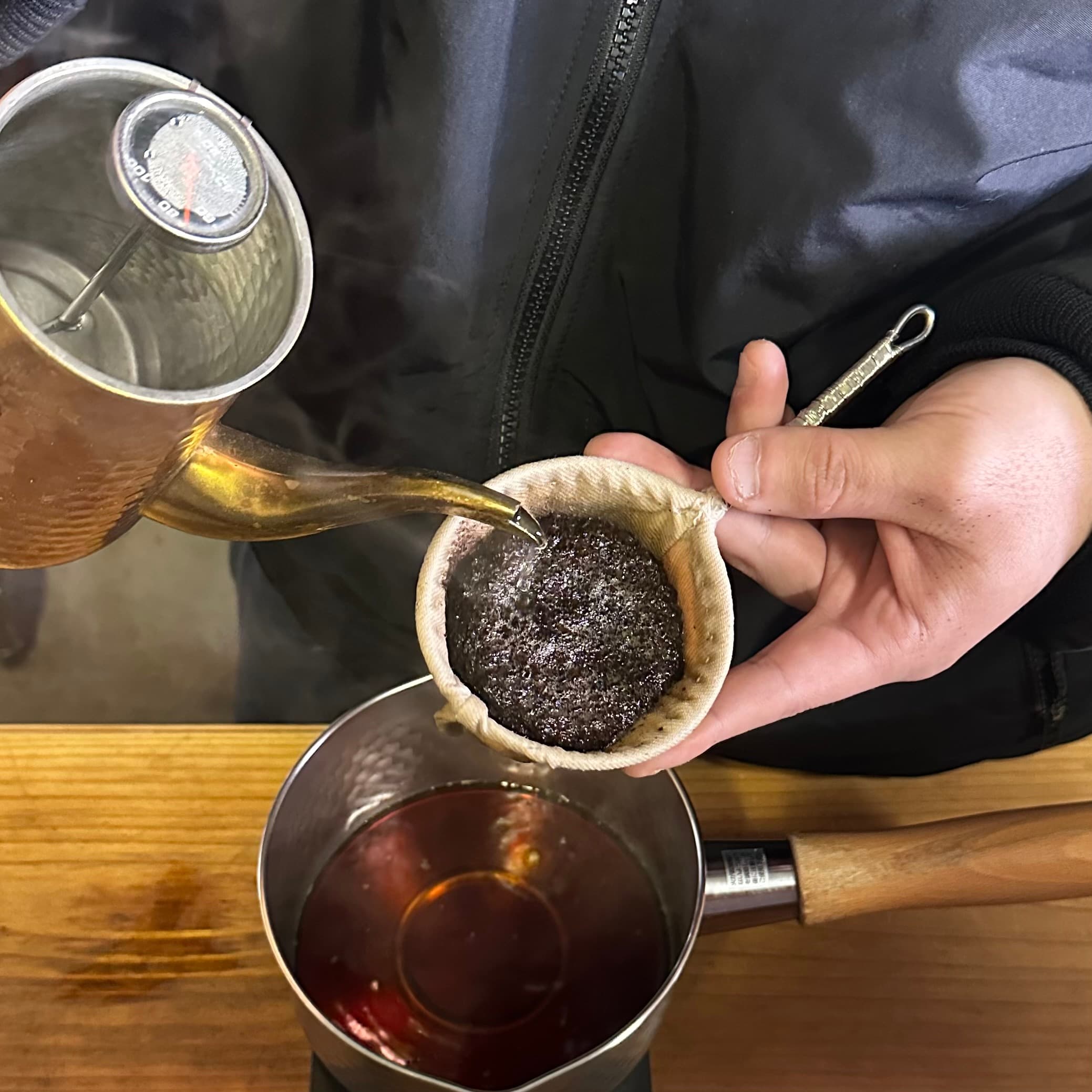 「自家焙煎珈琲店」<br/>深煎り×ネルドリップ